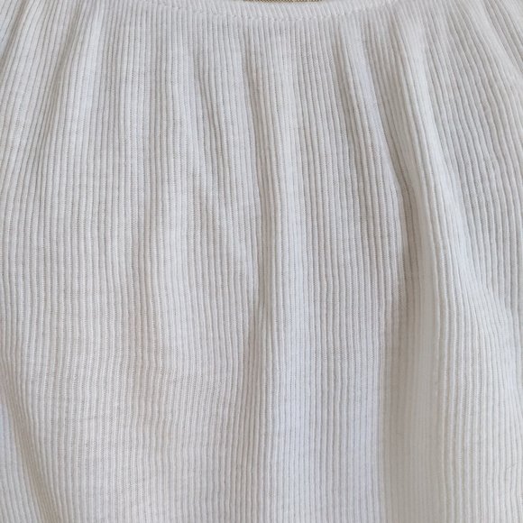 Old Navy paperweight thin white top - Picture 4 of 6